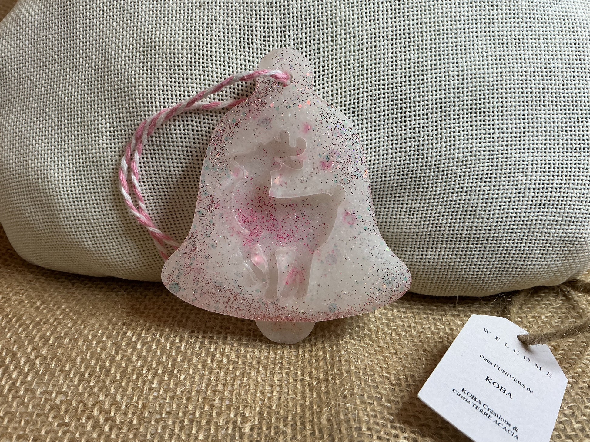 Cloche avec Renne Blanc, Rose et Transparent